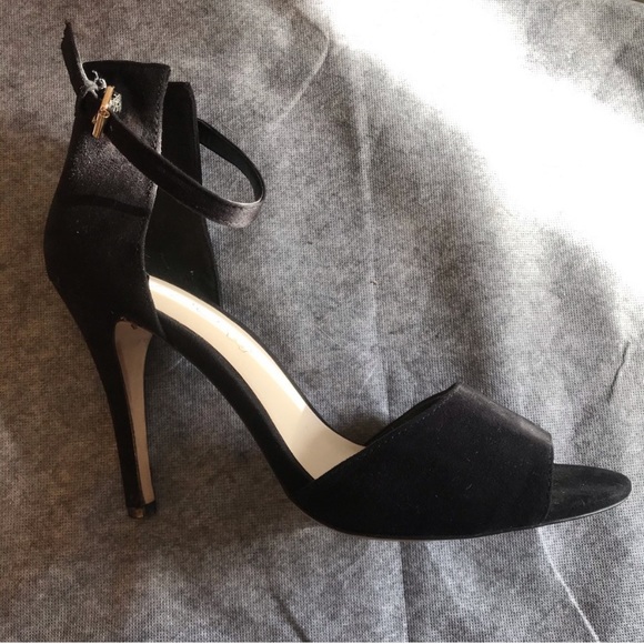 Aldo Black Suede Heel - Picture 2 of 4
